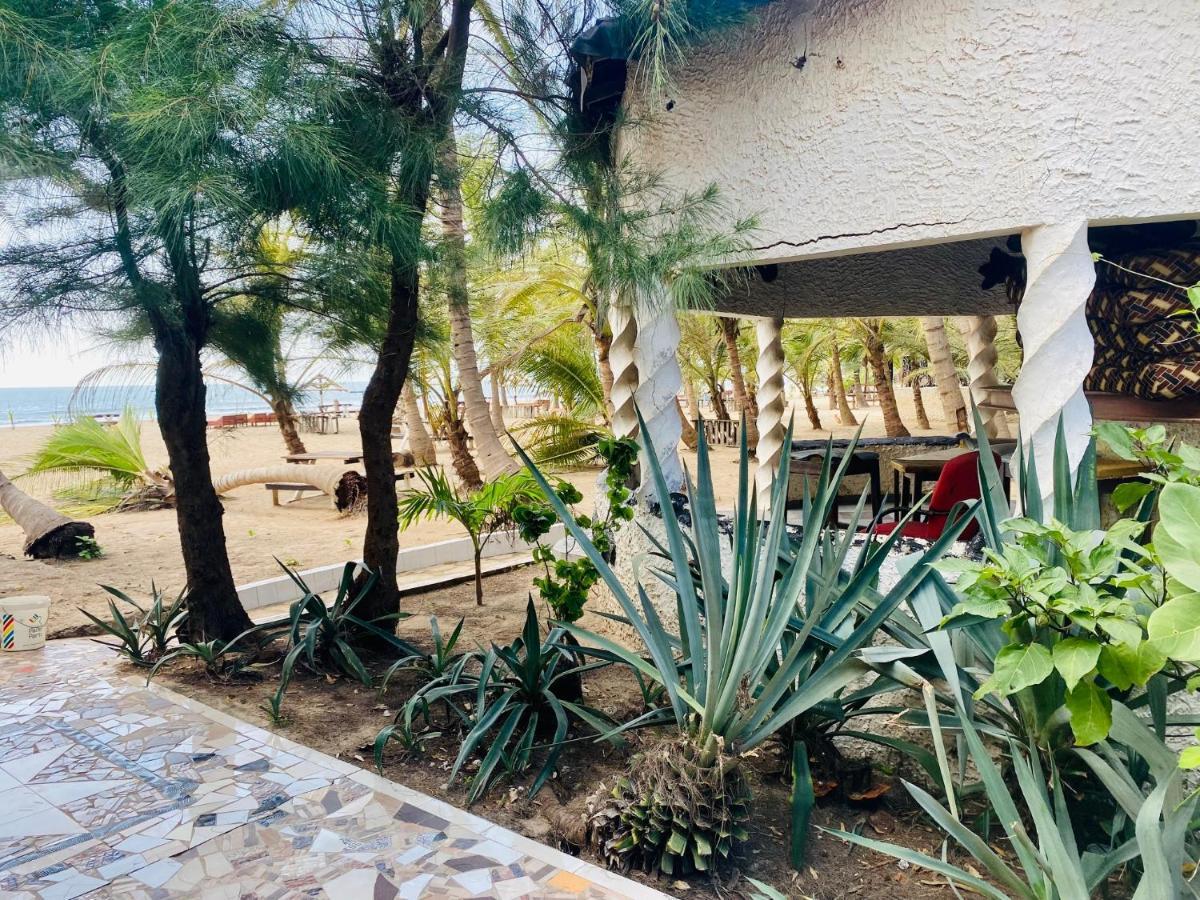 Jungle Beach Resort Sanyang Eksteriør bilde