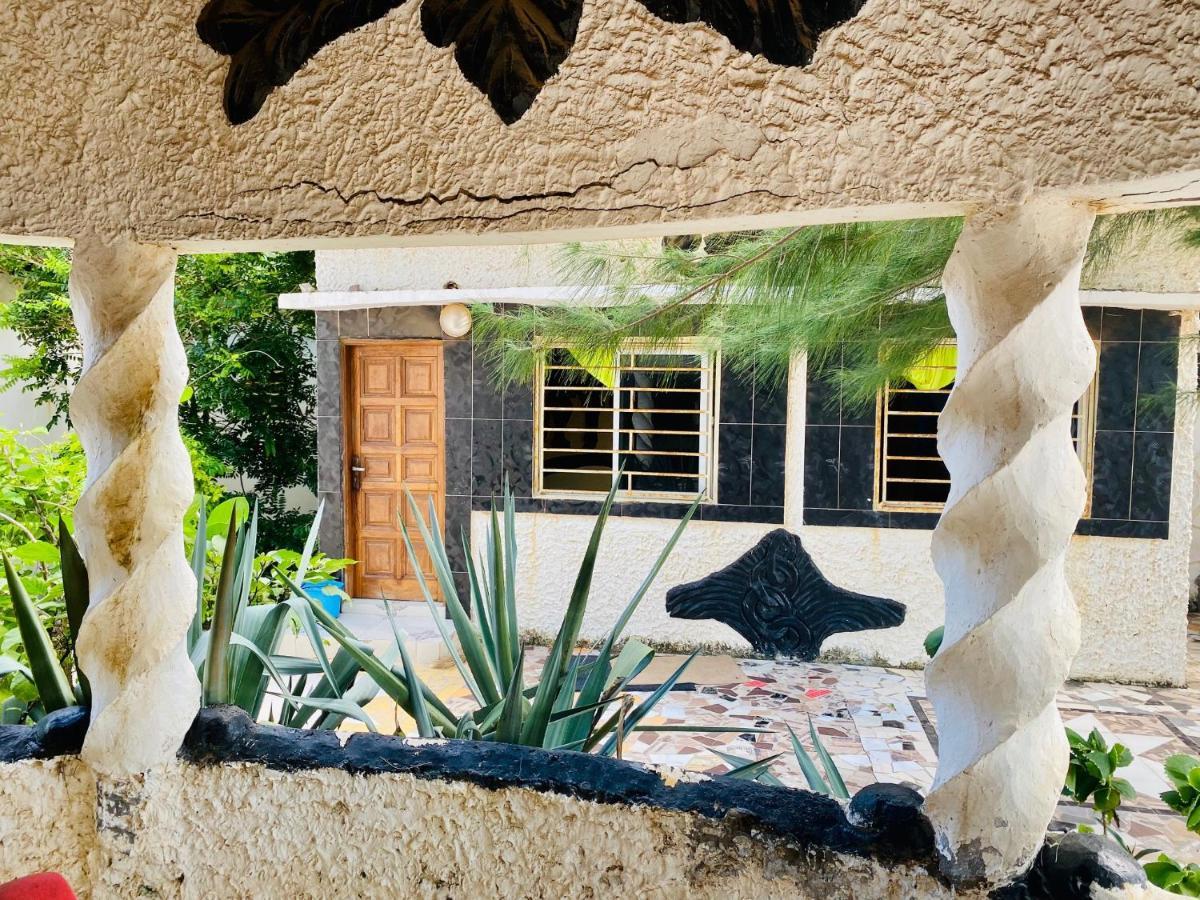 Jungle Beach Resort Sanyang Eksteriør bilde