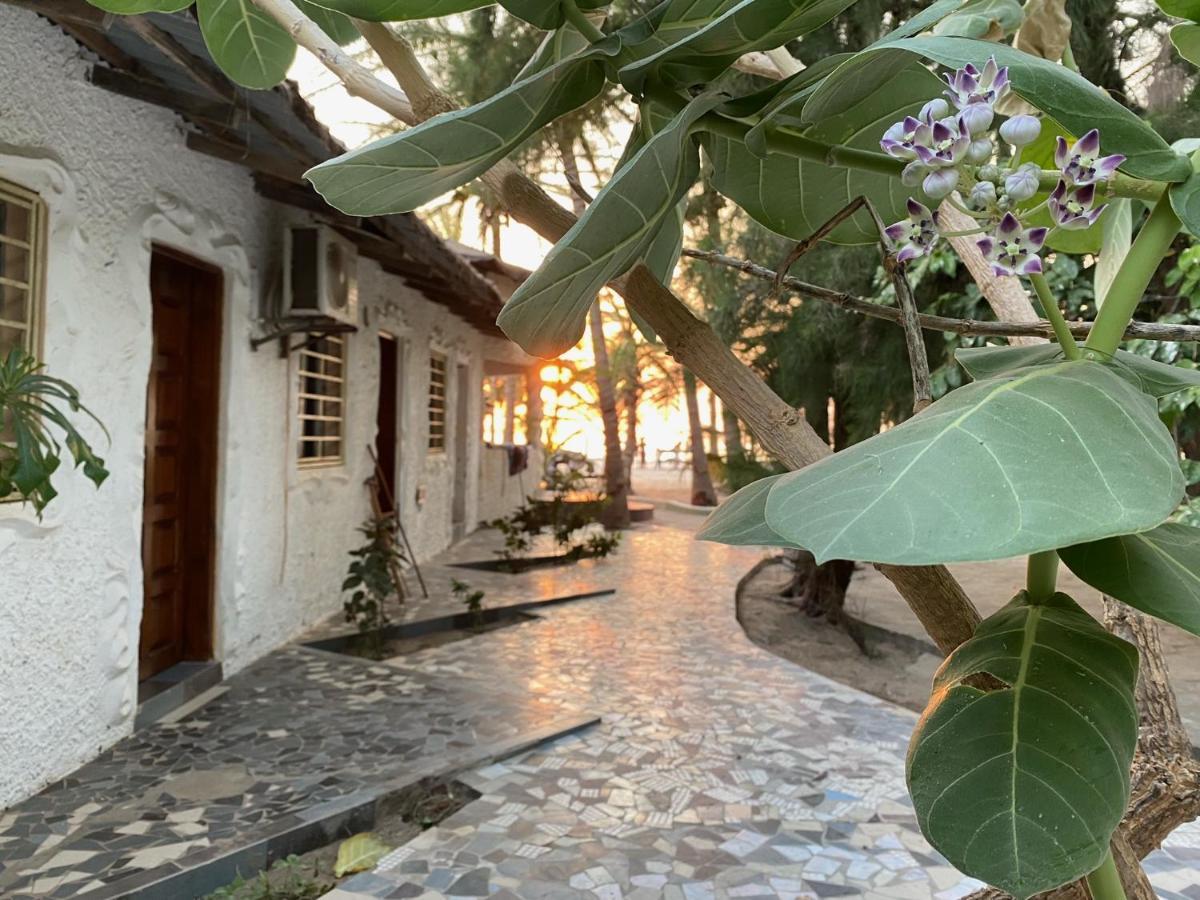 Jungle Beach Resort Sanyang Eksteriør bilde